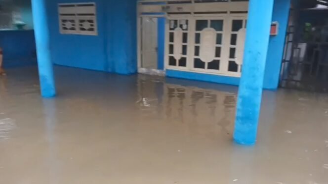 
 Tampak salah satu rumah warga di Kelurahan Tilulu Kendari terendam banjir. Foto: Istimewa