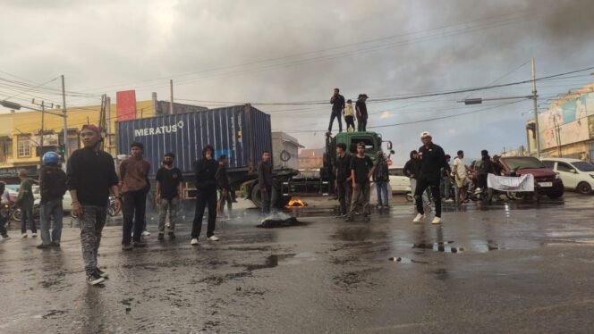 
 Ketua IMALAK Sultra, Ali Sabarno saat menyampaikan orasi. Foto: Istimewa