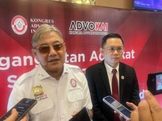 Ketua Presidium DPP KAI, Dr. Heru S. Notonegoro bersama Ketua DPW KAI Sultra Andri Darmawan saat memberikan keterangan pers. Foto: Istimewa