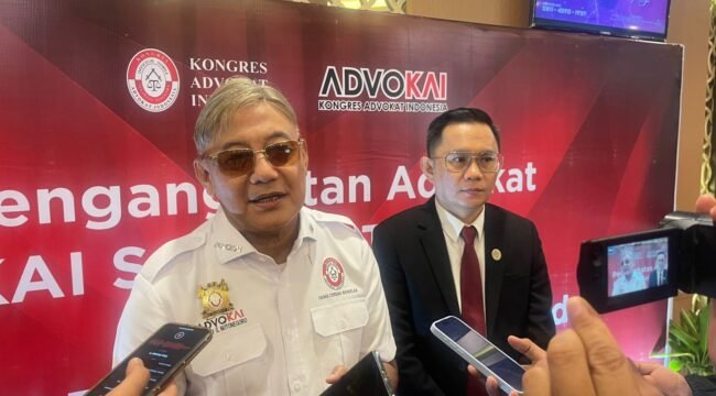 Ketua Presidium DPP KAI, Dr. Heru S. Notonegoro bersama Ketua DPW KAI Sultra Andri Darmawan saat memberikan keterangan pers. Foto: Istimewa