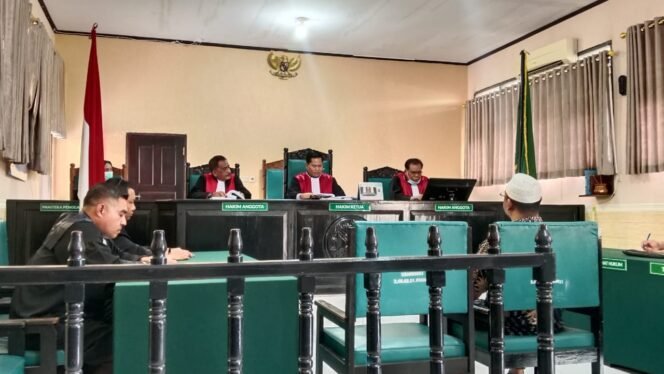 
 Ketua Majelis Hakim, Arya Putra Negara Kutawaringin saat membacakan putusan terhadap Eks KUPP Kolaka, Supriadi, Senin (9/2/2026). Foto: Penafaktual.com