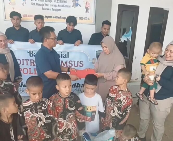 
 Ditreskrimsus Polda Sultra menggelar kegiatan Bakti Sosial di Panti Asuhan Al Ikhlas, Kecamatan Baruga, Kota Kendari, Sulawesi Tenggara. Foto: Istimewa