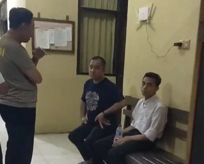 
 Owner Travelina Indonesia inisial KI (kemeja putih) diamankan polisi. Foto: Istimewa