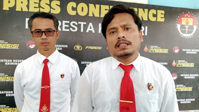 
 Kasat Reskrim Polresta Kendari, AKP Weliwanto Malau (kanan) di Polresta Kendari Foto: Penafaktual.com