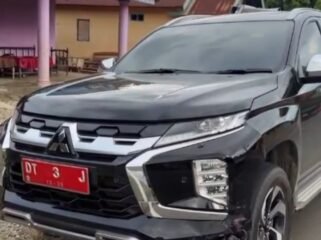 Mobil Dinas Ketua DPRD Kolaka Utara. Foto: Istimewa