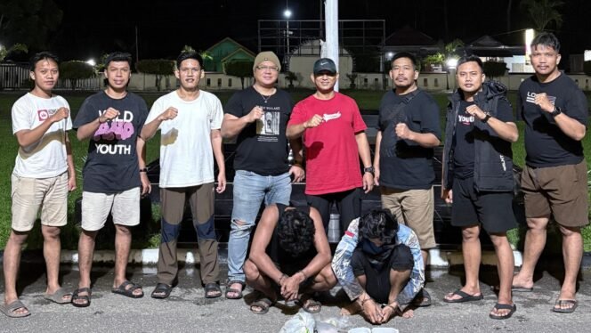 
 Tim Opsanal Satresnarkoba Polres Konsel menangkap dua pria di Tinanggea Konsel. Foto: Istimewa