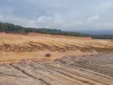Aktivitas pembukaan lahan dilakukan tanpa izin di Kelurahan Puuwatu Kendari. Foto: Istimewa.