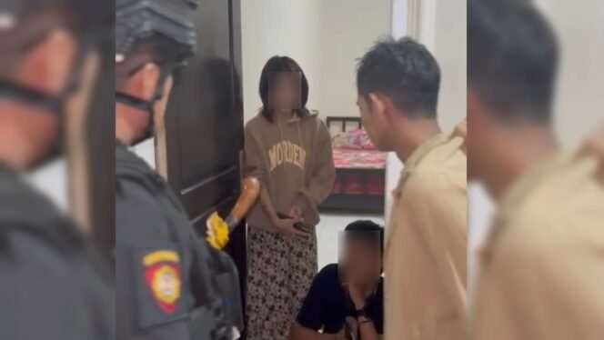 
 Personel Tim Patroli Perintis Presisi Dit Samapta Polda Sultra saat medatangi sebuah hotel di lorong Pelindung, Kelurahan Kambu. Foto: Istimewa