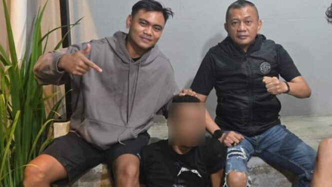 
 Terduga pelaku tindak pidana pencurian insial K (tengah) diringkus polisi di Kendari. Foto: Istimewa