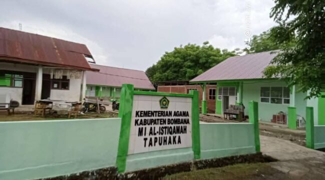Madrasah Ibtidayah (MI) Al-Istiqomah di Desa Tapuhaka, Kecamatan Kabaena Timur, Kabupaten Bombana. Foto: Penafaktual.com