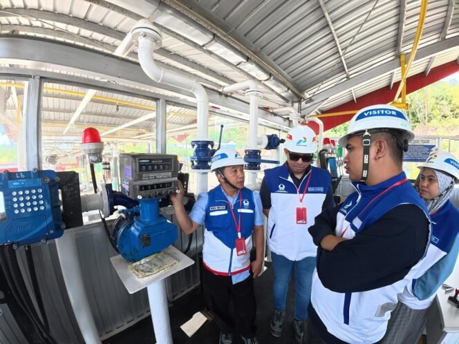 
 Ketua Hiswana Migas DPC IV Sultra, Fahd Atsur (tengah). Foto: Istimewa
