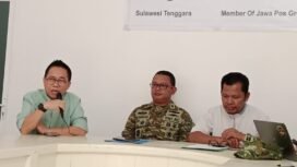 Direktur Utama PT Tiran Multimedia, Dr. Sukriansyah S, S.H., M.H (kiri) saat menyampaikan sambutan. Foto: Penafaktual.com  