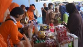Pia Ardhya Garini Cabang 12/D.II Lanud Haluoleo bersama Yasarini Cabang Lanud Haluoleo menggelar kegiatan bazar murah sembako bagi warga Lanud Haluoleo dan masyarakat sekitar. Foto: Istimewa  