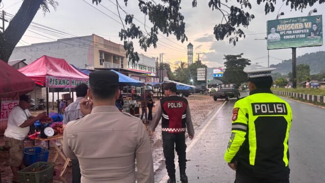 
 Patroli keamanan dan ketertiban masyarakat (Kamtibmas) menjelang waktu berbuka puasa. Foto: Istimewa