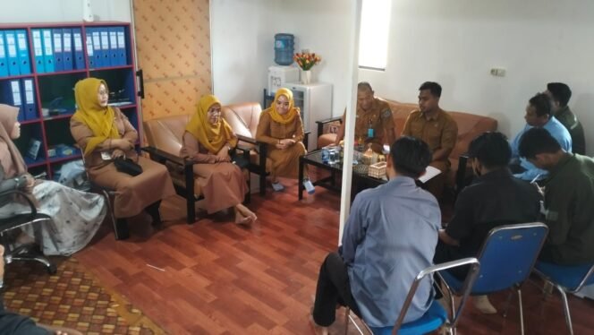 
 KSBSI Kota Kendari kembali menggelar tripartit bersama PT Tiara Abadi Sentosa (TAS) yang dimediatori oleh Dinas Tenaga Kerja Kota Kendari. Foto: Istimewa