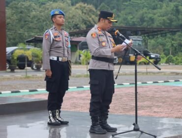 Kapolres Konawe Utara AKBP Rico Fernanda, S.H., S.I.K., M.H., memimpin Apel Gelar Pasukan Operasi Ketupat Anoa 2026. Foto: Istimewa  