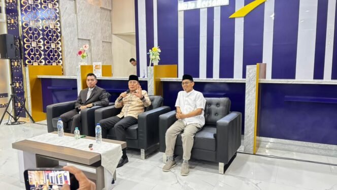 
 Gubernur Sultra, Andi Sumangerukka memberikan sambutan saat  Rapat Umum Pemegang Saham (RUPS) Tahunan dan Luar Biasa yang digelar di Tower Bank Sultra, Jumat, 13 Maret 2026. Foto: Istimewa  