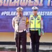 Direktur Lalu Lintas Polda Sulawesi Tenggara, Kombes Pol Dr. Argowiyono, S.H., S.I.K., M.Si., memimpin apel pagi personel Direktorat Lalu Lintas Polda Sultra. Foto: Istimewa