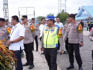 Kapolda Sulawesi Tenggara Irjen Pol Didik Agung Widjanarko bersama jajaran pejabat utama Polda Sultra melaksanakan patroli dan pemantauan di sejumlah objek wisata serta pos pengamanan di Kota Kendari. Foto: Istimewa
