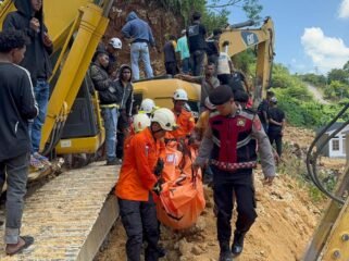 Operator Ekskavator tewas tertimpa batu di Baubau. Foto: Istimewa