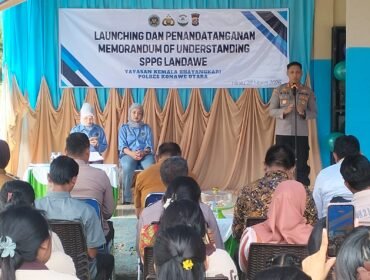 Kapolres Konawe Utara, AKBP Rico Fernanda, saat menyampaikan sambutan dalam agenda launching SPPG Polri di Desa Hialu. Foto: Istimewa
