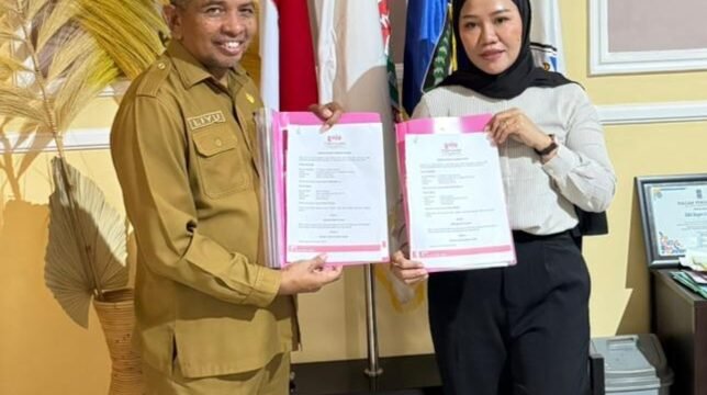 CEO Gojo Kendari, Sarlita Yohana Abidin, bersama Kepala SMA Negeri 4 Kendari, Liyu, S.Pd., M.Pd., usai menandatangani MoU. Foto: Istimewa