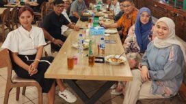 Foto bersama usai berbuka puasa dengan Ketua umum JMSI Pusat, dan pengurus JMSI Jakarta. Foto: Istimewa