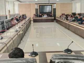 Rapat Dengar Pendapat (RDP) di DPRD Kota Kendari menyoroti dugaan pelanggaran aktivitas hauling ore nikel yang dilakukan PT ST Nikel Resources menuju jetty PT Tiara Abadi Sentosa. Foto: Istimewa