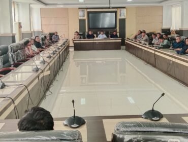 Rapat Dengar Pendapat (RDP) di DPRD Kota Kendari menyoroti dugaan pelanggaran aktivitas hauling ore nikel yang dilakukan PT ST Nikel Resources menuju jetty PT Tiara Abadi Sentosa. Foto: Istimewa