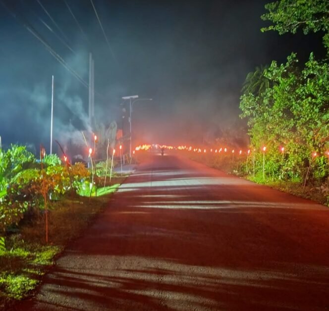  
Suasana malam takbiran dalam rangka menyambut Hari Raya Idul Fitri 1447 H atau 2026 M di Kelurahan Sara'ea, Kecamatan Kulisusu, Kabupaten Buton Utara, Sulawesi Tenggara. Foto: Istimewa

