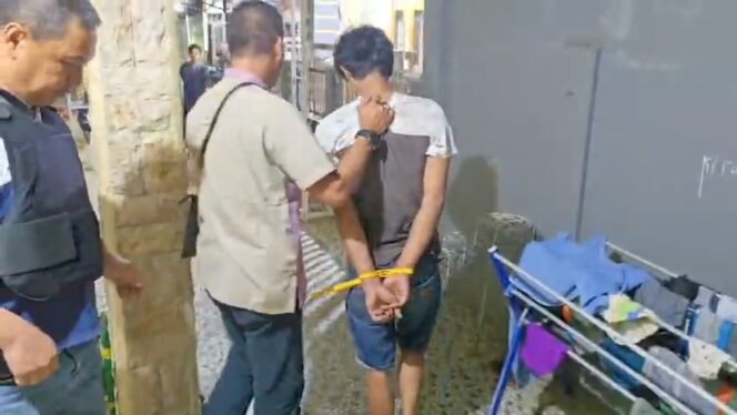 
 Pria insial KN (28) diringkus aparat Polsek Kemaraya diduga curi handphone. Foto: Istimewa