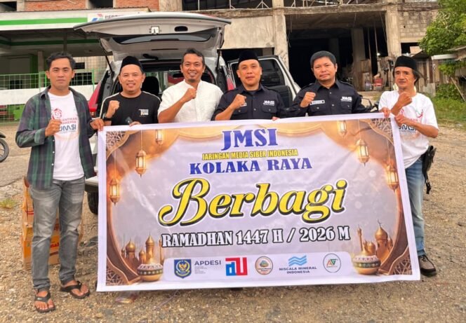 
 JMSI Cabang Kabupaten Kolaka Raya menggelar aksi sosial dengan membagikan ratusan takjil kepada masyarakat. Foto: Istimewa