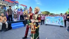 Parade Budaya dan Pameran Kabupaten Bombana curi perhatian di pawai HUT Sultra ke-62 Tahun 2026