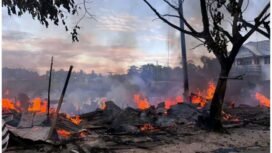 10 kios penjual pakaian bekas di Pasar Laino Muna ludes terbakar. Foto: Istimewa