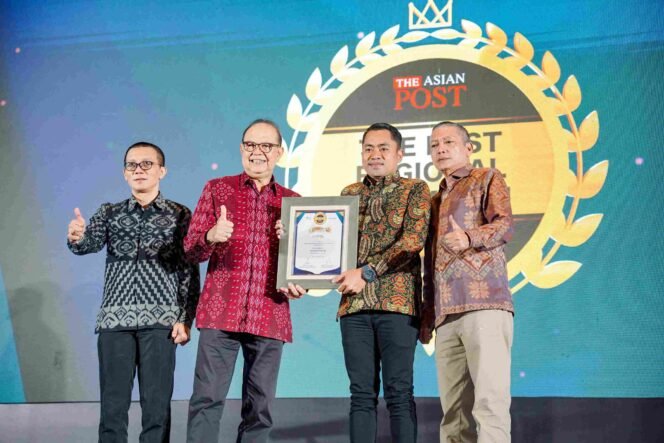 
 Bank Sultra memperoleh predikat Sangat Baik Tahun 2025 pada kategori KBMI 1 dalam ajang bergengsi The Asian Post Best Regional Champion Awards 2026. Foto: Istimewa