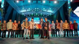 Gubernur Sultra, Andi Sumangerukka pada momen acara puncak undian hadia BAHONGKI yang digelar Bank Sultra di Eks MTQ Kendari. Foto: Istimewa