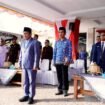 Penjabat Sekretaris Daerah Kabupaten Bombana Ir. Syahrun, M.P.W.K memimpin upacara peringatan Hari Otonomi Daerah Ke-30 di halaman Kantor Bupati Bombana. Foto: Istimewa