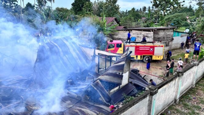 
 Dua unit rumah di Unaha Konawe ludes terbakar. Foto: Istimewa
