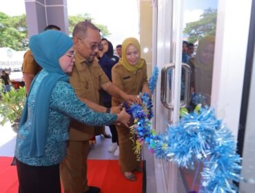 Bupati Bombana, Ir. H. Burhanuddin meresmikan gedung baru dinas perikanan dan kelautan. Foto: Istimewa