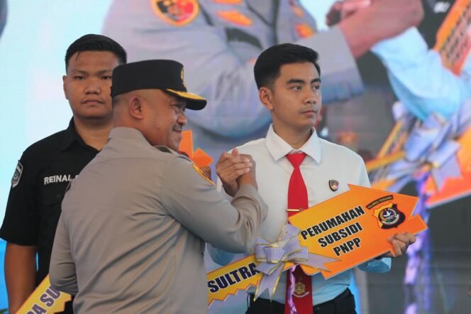 
 Wujudkan Asta Cita Presiden, Polri Serahkan 378 Rumah Subsidi di Sultra