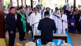 Bupati Bombana, Ir. H. Burhanuddin, M.Si, melantik 3 Pj kepala desa. Foto: Istimewa