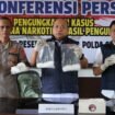 Ditresnarkoba Polda Sultra, Kombes Pol Amri (tengah) saat konferensi pers di Polda Sultra. Foto: Istimewa