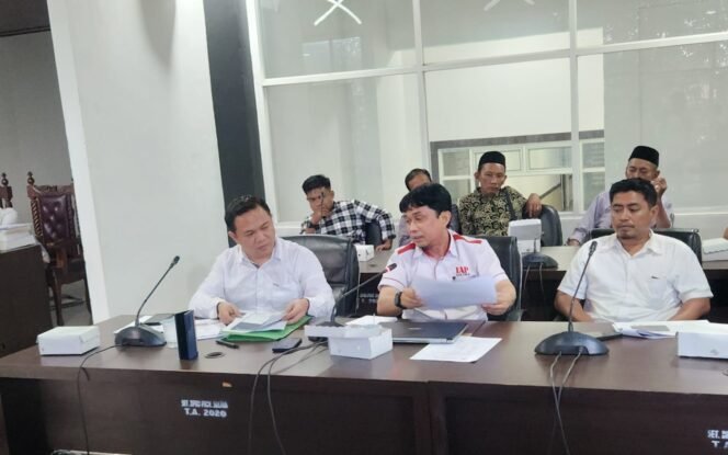 
 Direktur Utama PT Almharig, Basmala Septian Jaya (kiri) bersama Tim Manajemen Perusahaan. Foto: Penafaktual.com