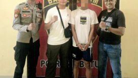 Petugas Satreskrim Polres Buton Utara mengamankan terduga pelaku kekerasan seksual terhadap anak berinisial DI (18), Senin (27/4/2026). DI ditangkap di wilayah Kulisusu setelah dilaporkan pada hari yang sama. Foto: Istimewa