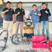 Pria insial D (tengah kaos kuning) diringkus aparst kepolisian usai diduga melakukan pencurian di SMKN 6 Koltim. Foto: Istimewa