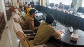 Rapat pembahasan revisi RTRW yang dipimpin Ketua Bapemperda DPRD Bombana. Foto: Istimewa