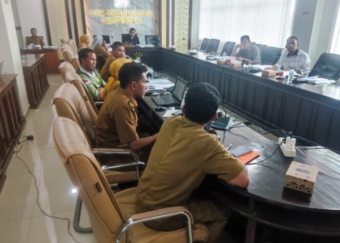 
 Rapat pembahasan revisi RTRW yang dipimpin Ketua Bapemperda DPRD Bombana. Foto: Istimewa