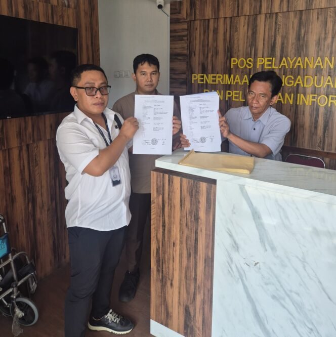 
 Masyarakat Butur Menggugat melaporkan enam jaksa Kejati Sultra ke Jamwas Kejaksaan Agung. Foto: Istimewa
