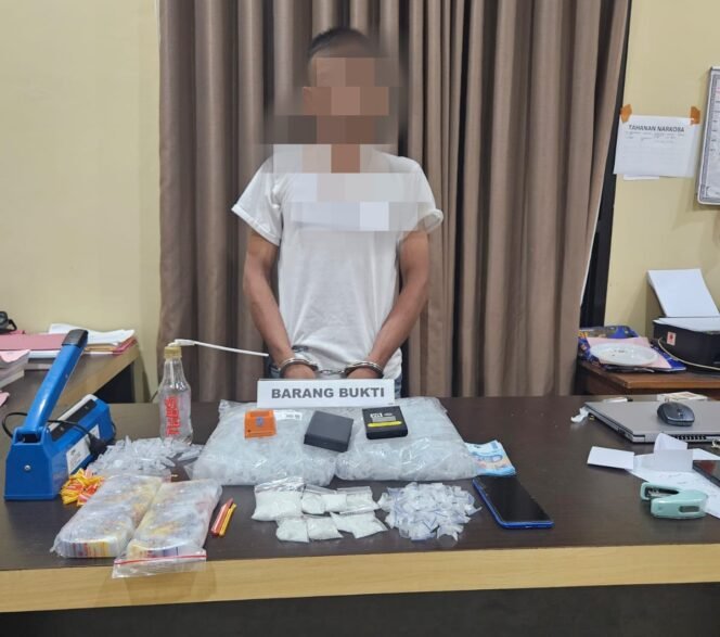 
 Tersangka pengedar narkoba yang ditangkap Polres Konawe Utara. Foto: Istimewa