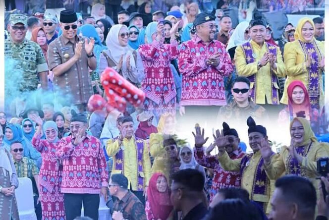 
 Bupati Bombana, Ir. H. Burhanuddin dan Wakil Bupati Bombana, Ahmad Yani, S.Pd., M.Si., menghadiri HUT Sultra Ke-62 Tahun 2026. Foto: Istimewa